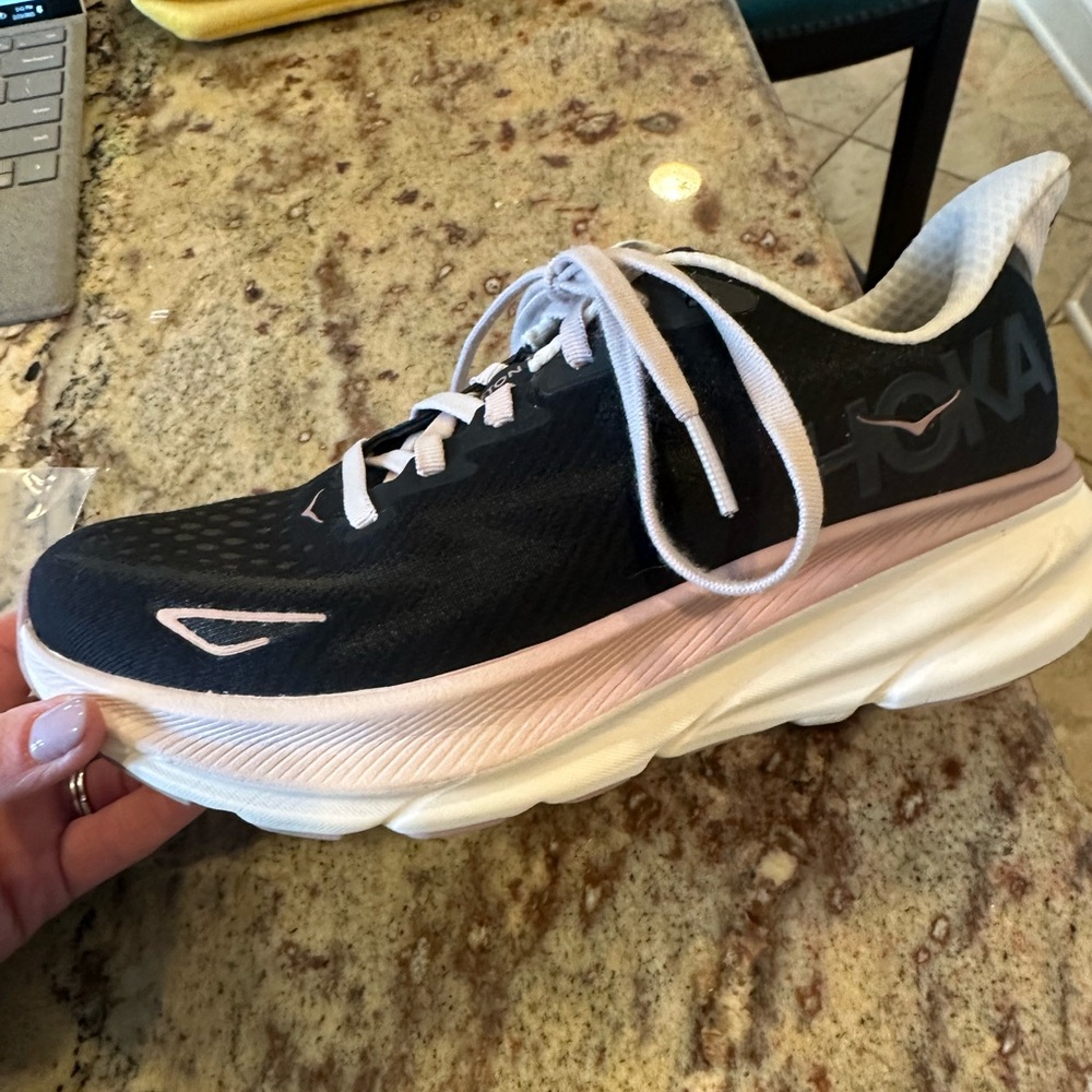 Hoka Women’s Clifton 9
